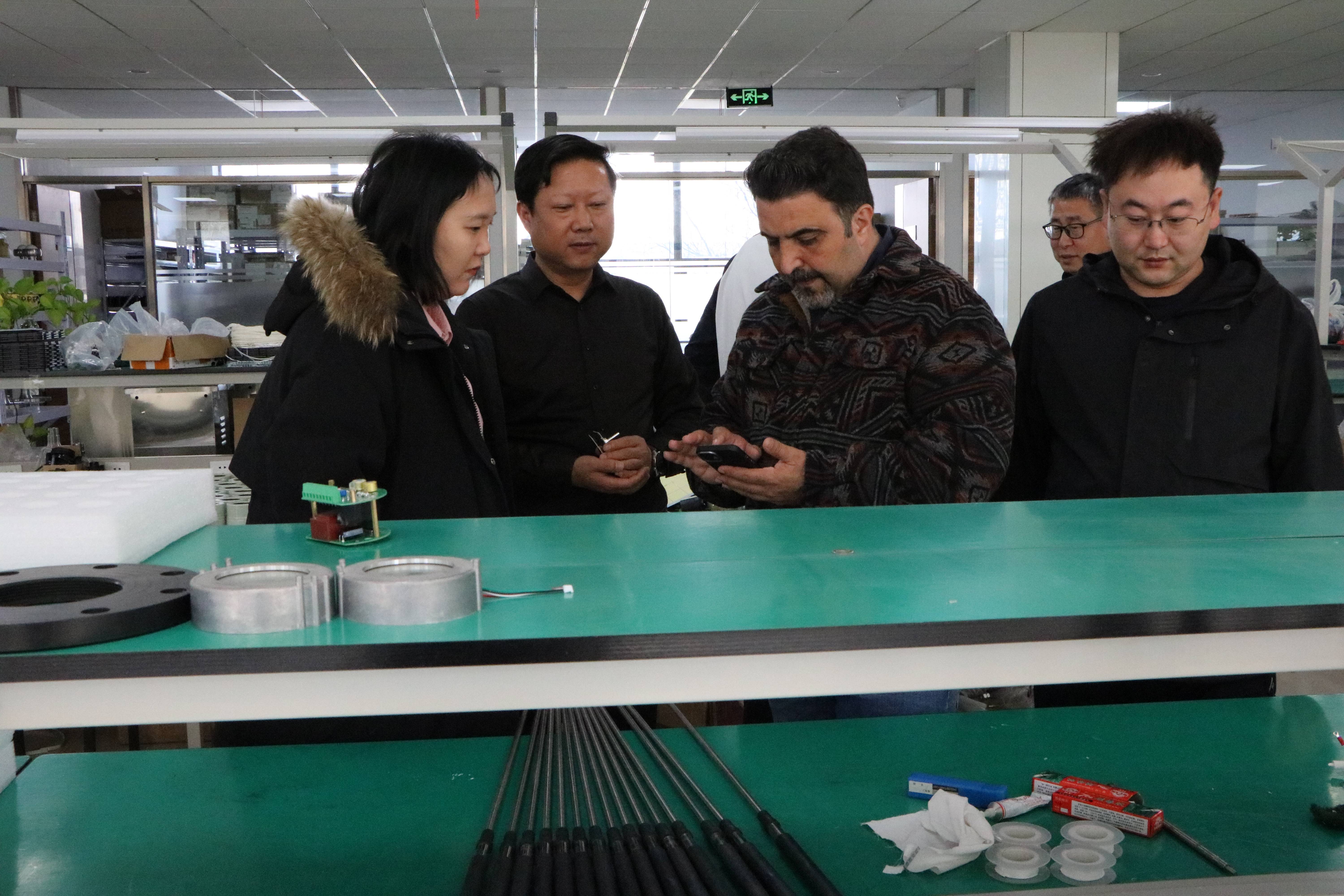 伊朗客戶到訪精誠瑞博，深入探討80G調(diào)頻雷達(dá)物位計(jì)及其他產(chǎn)品合作