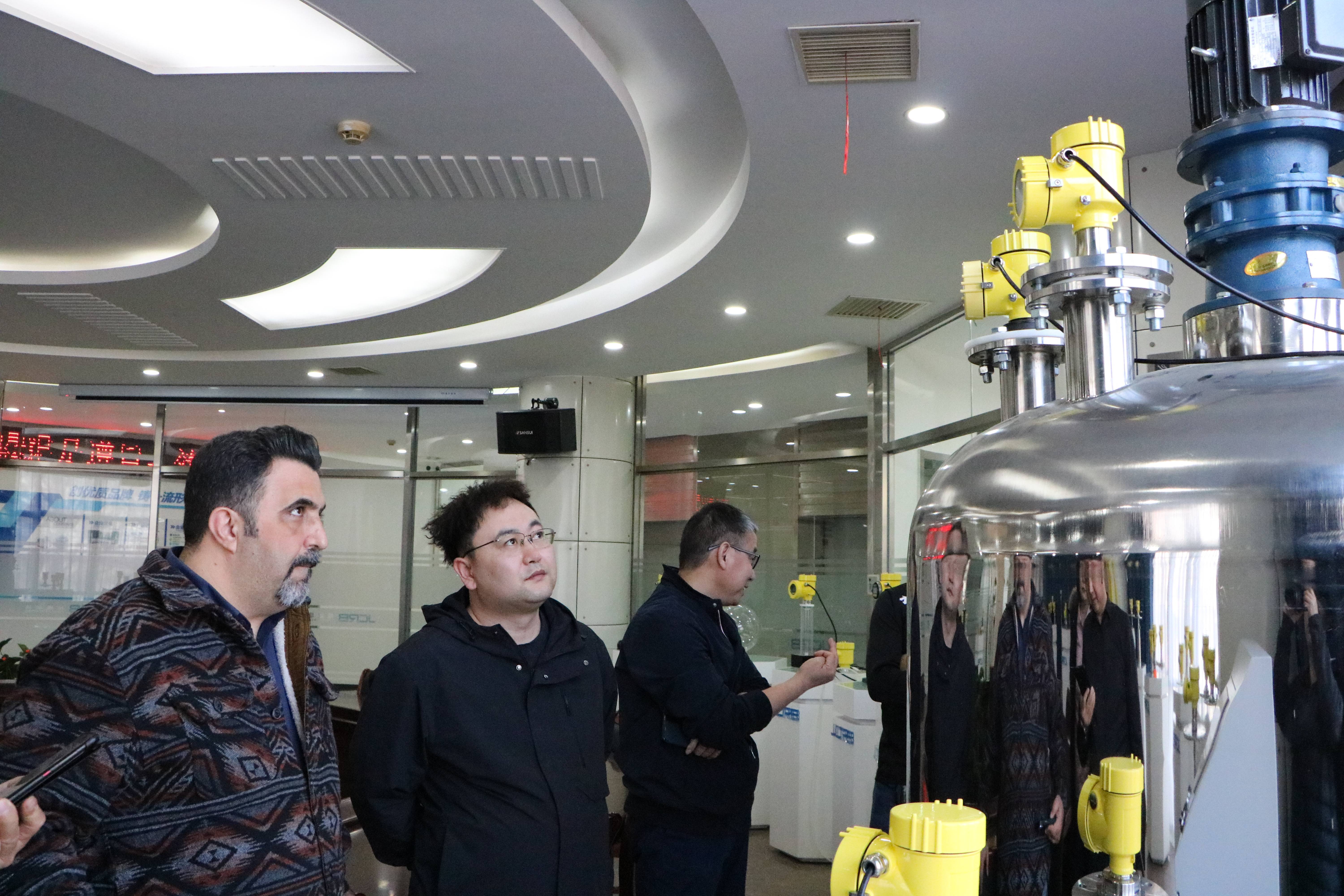 伊朗客戶到訪精誠瑞博，深入探討80G調(diào)頻雷達(dá)物位計(jì)及其他產(chǎn)品合作