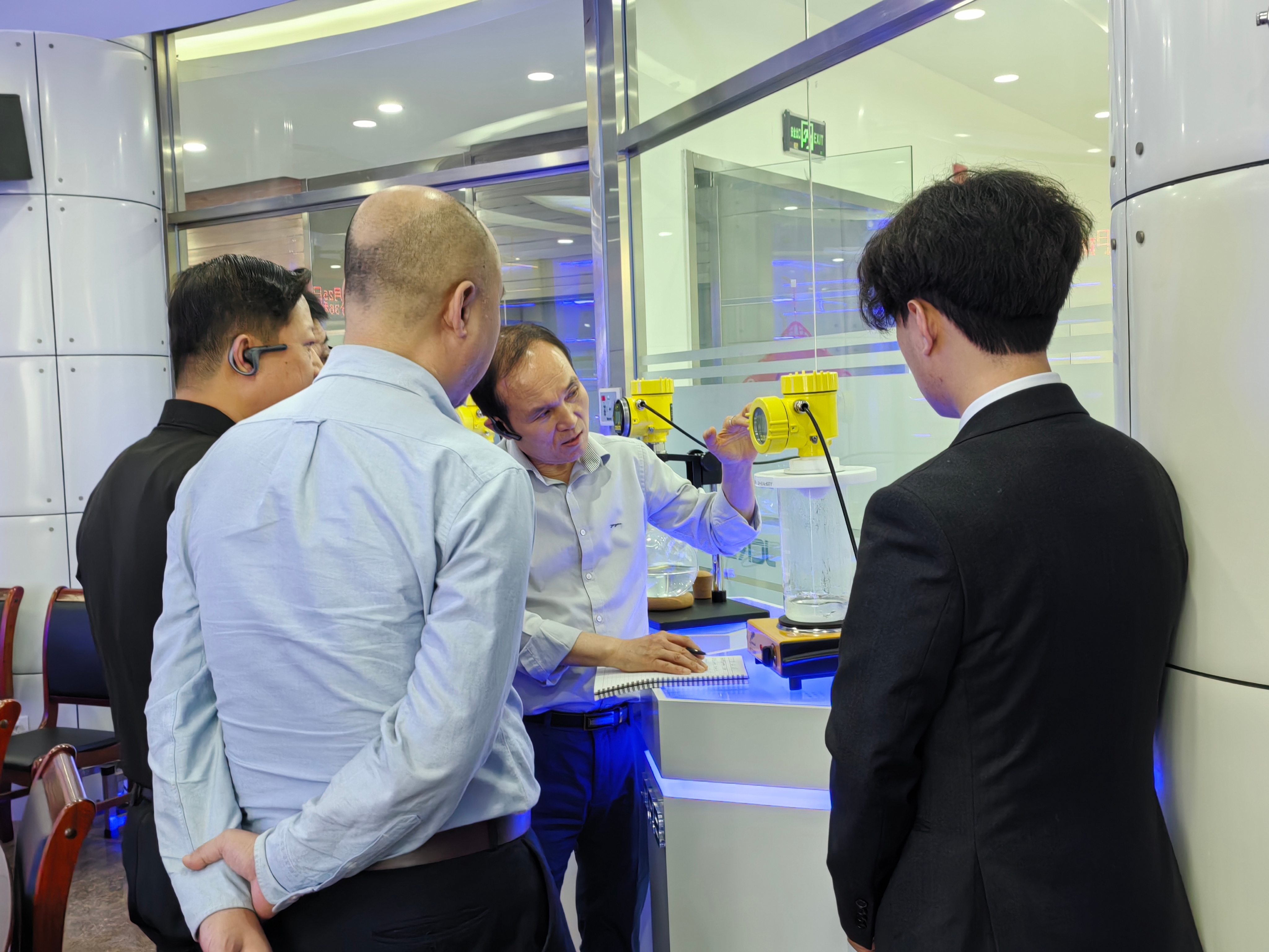 韓國客戶到訪北京精誠瑞博 開展技術交流與車間考察 韓國客戶到訪北京精誠瑞博 開展技術交流與車間考察